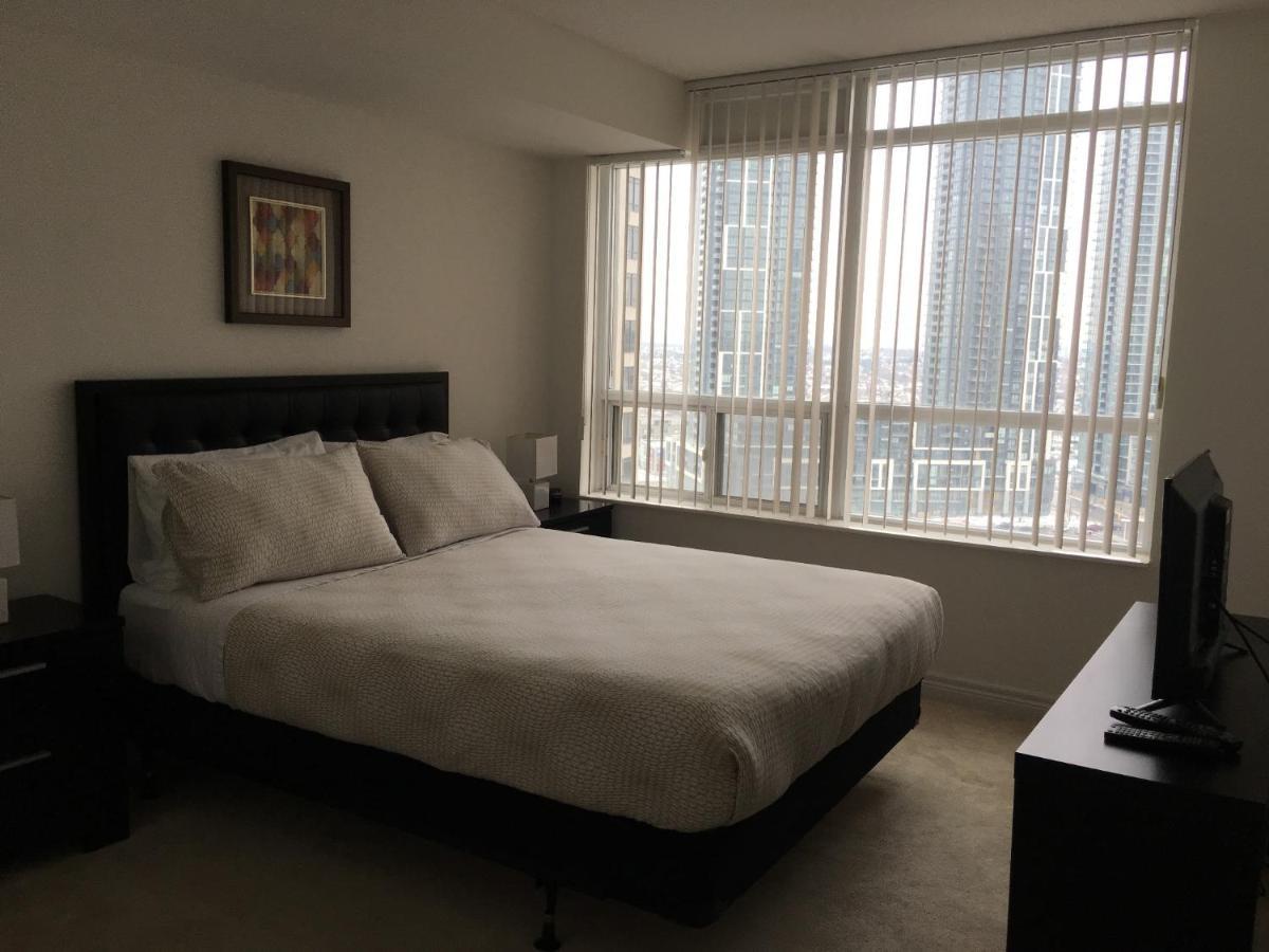 מיסיסאוגה Maplewood Suites - Square One מראה חיצוני תמונה