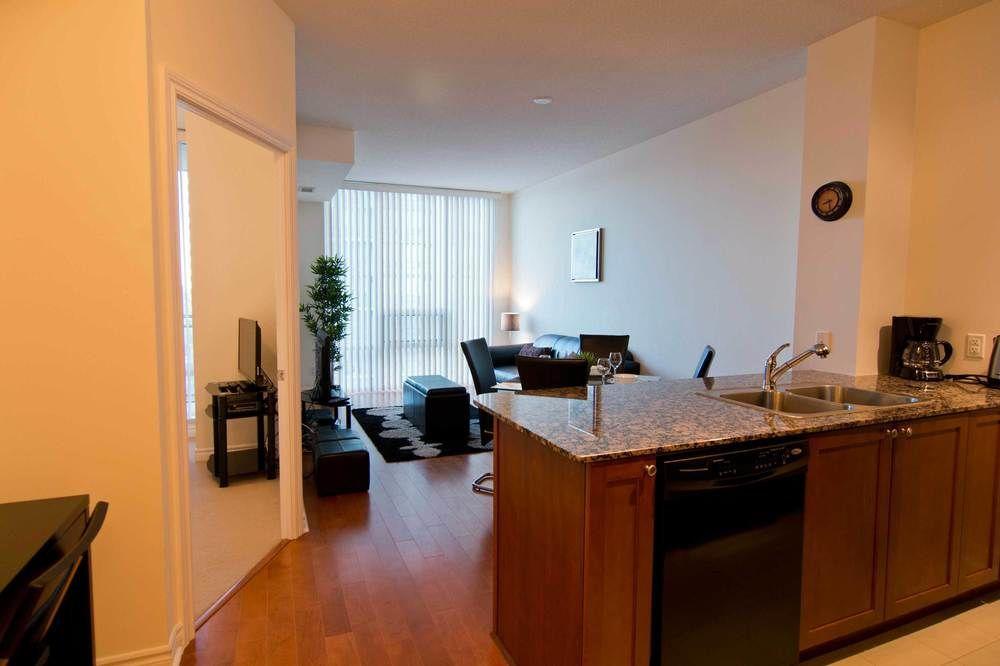מיסיסאוגה Maplewood Suites - Square One מראה חיצוני תמונה