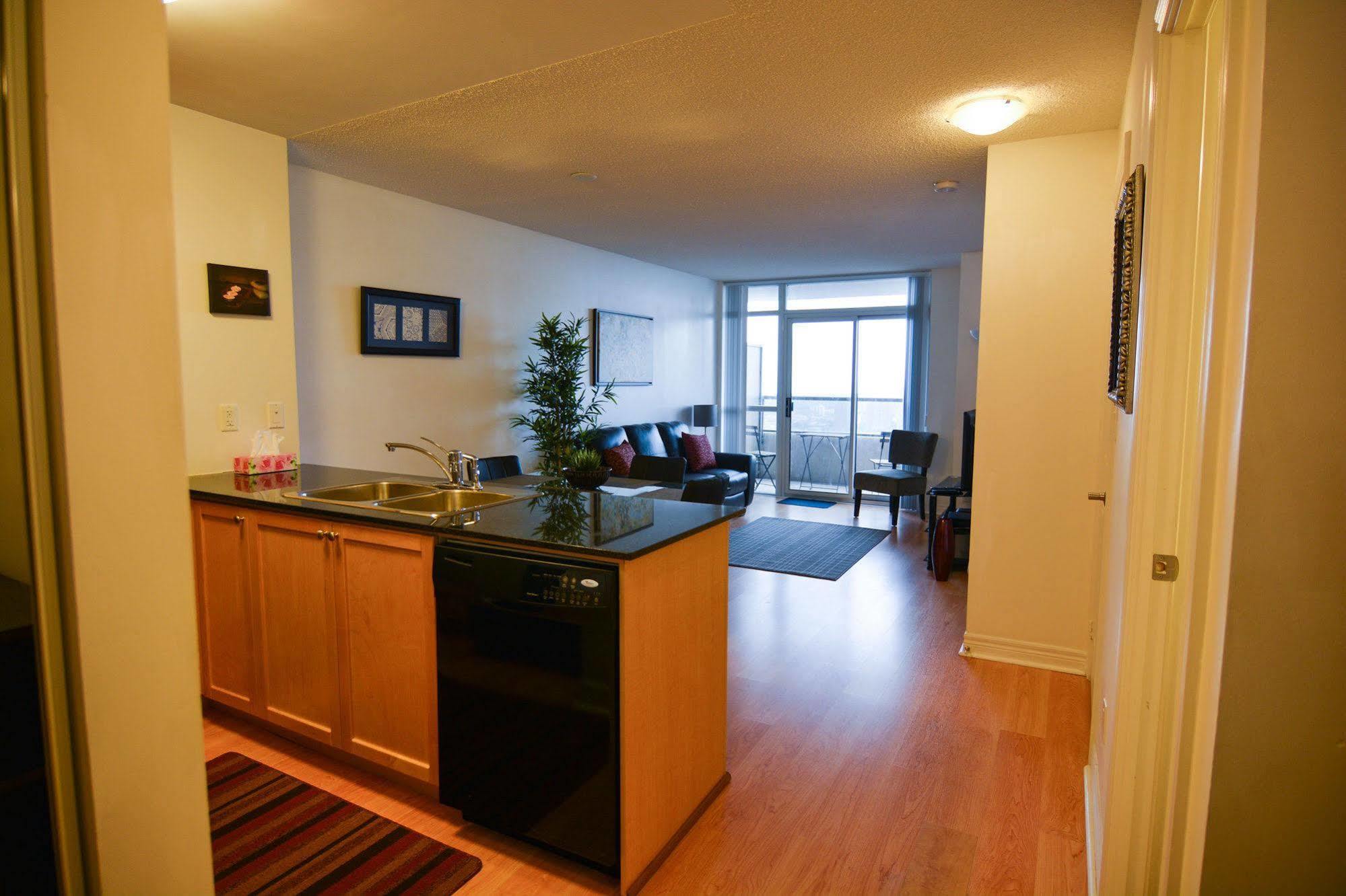 מיסיסאוגה Maplewood Suites - Square One מראה חיצוני תמונה